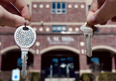 Campus Debate: Resident vs. Commuter Life